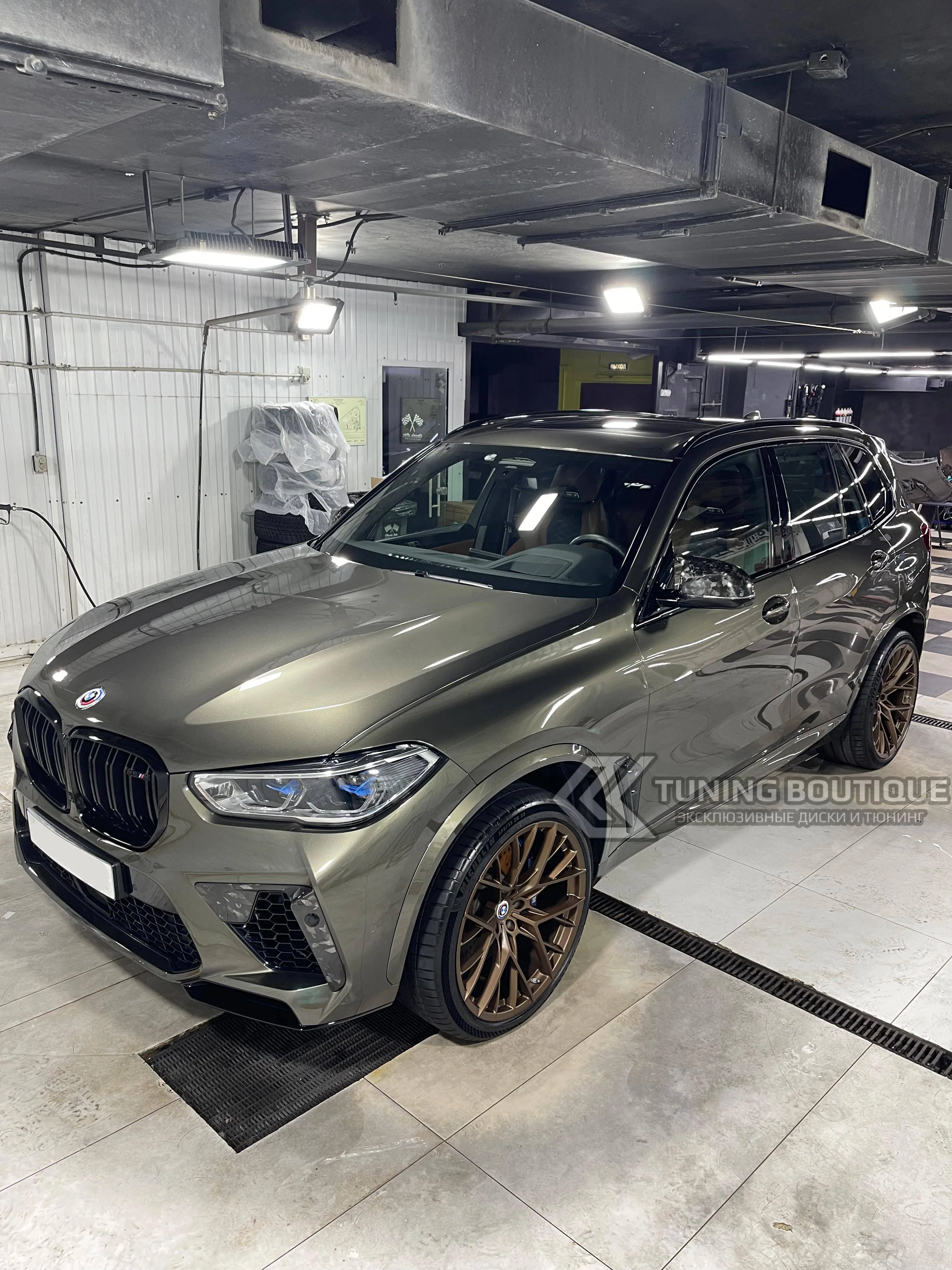BMW X5M F95 на 22" кованых дисках нашего производства фото 5
